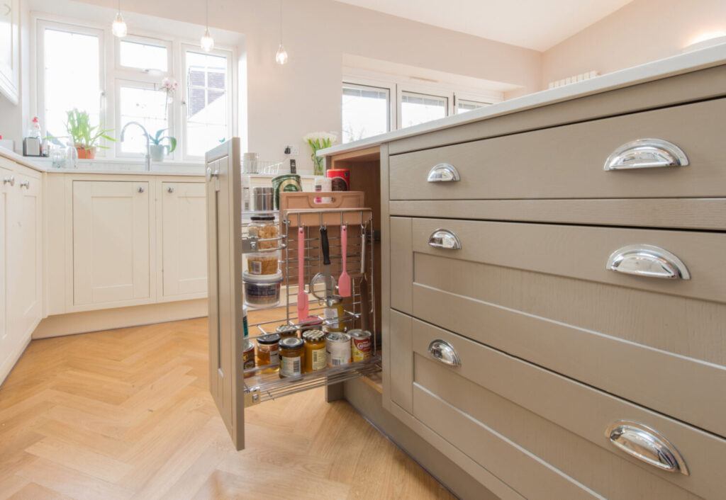 The benefits of tailor-made interior design: Kitchen trends for 2023 - ERT