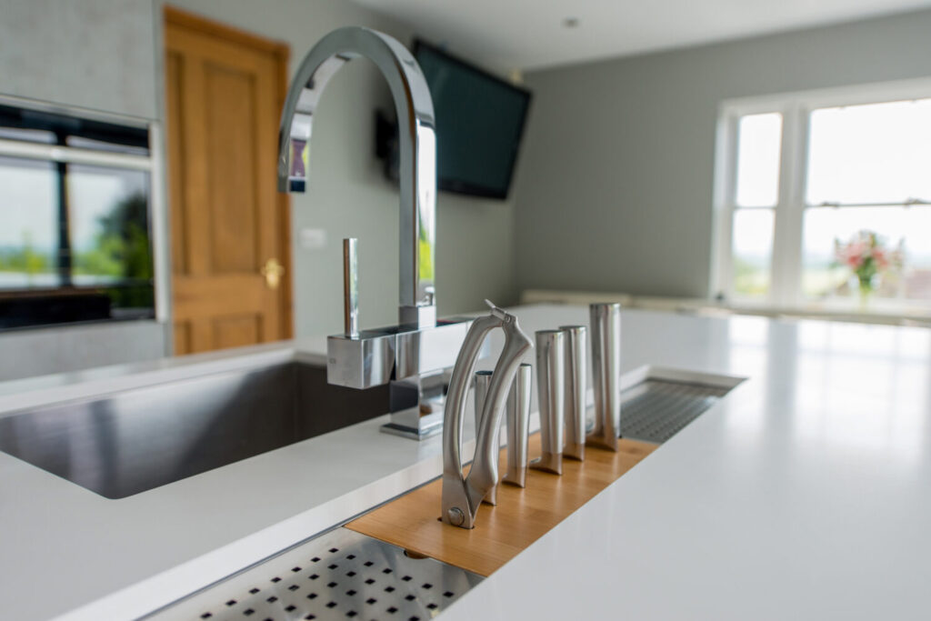The benefits of tailor-made interior design: Kitchen trends for 2023 - ERT